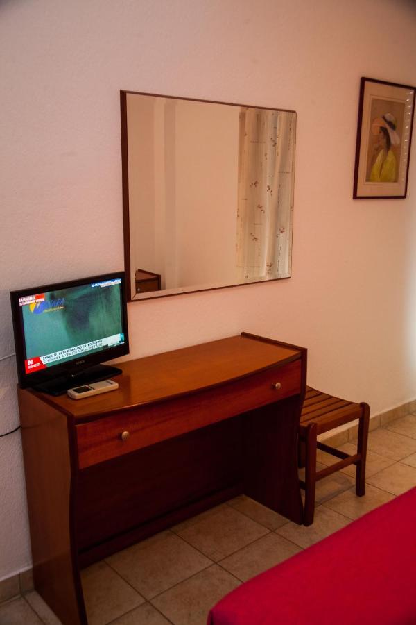 Hotel Adonis กริโอปียี ภายนอก รูปภาพ